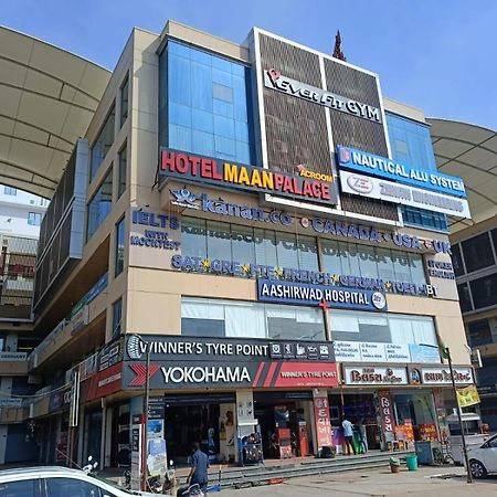 ואדודרה Hotel Maan Palace מראה חיצוני תמונה