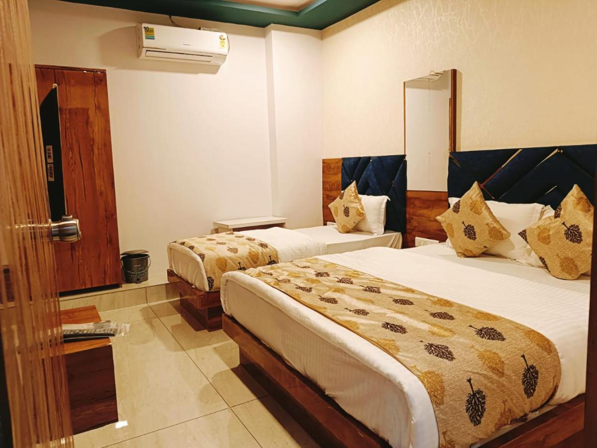 ואדודרה Hotel Maan Palace מראה חיצוני תמונה