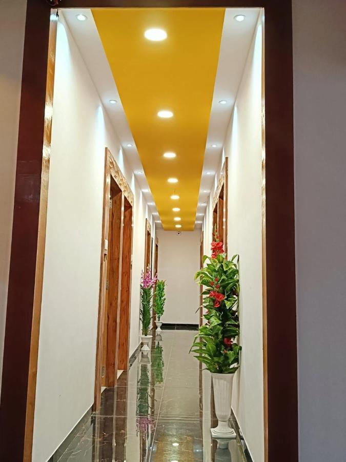 ואדודרה Hotel Maan Palace מראה חיצוני תמונה