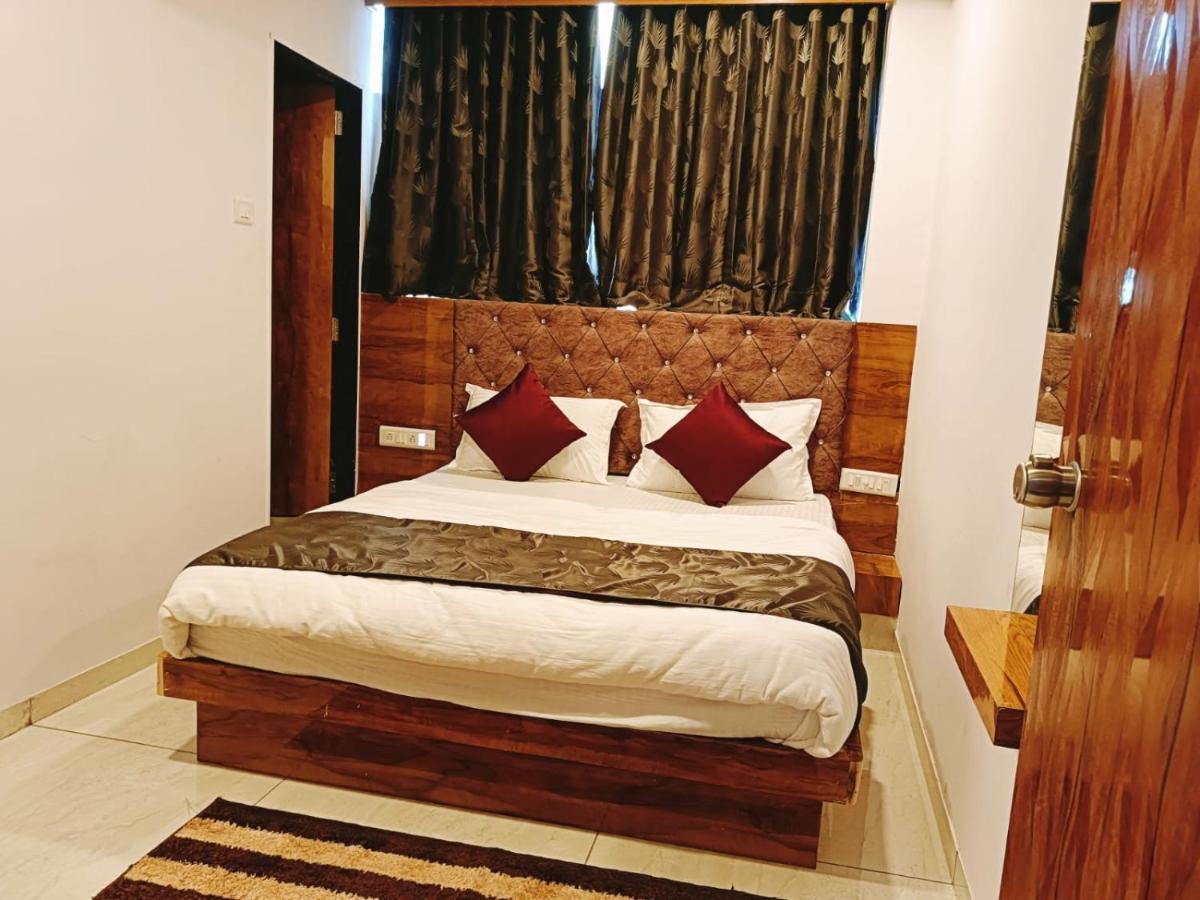 ואדודרה Hotel Maan Palace מראה חיצוני תמונה