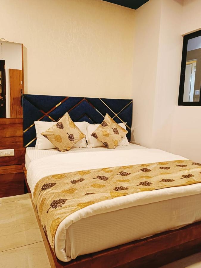 ואדודרה Hotel Maan Palace מראה חיצוני תמונה