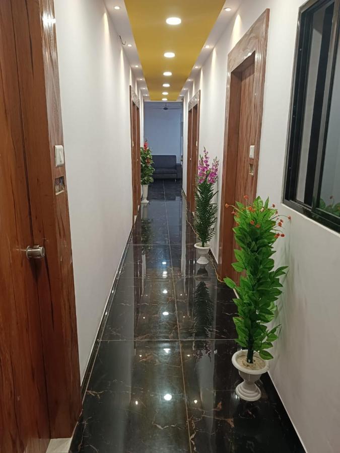 ואדודרה Hotel Maan Palace מראה חיצוני תמונה