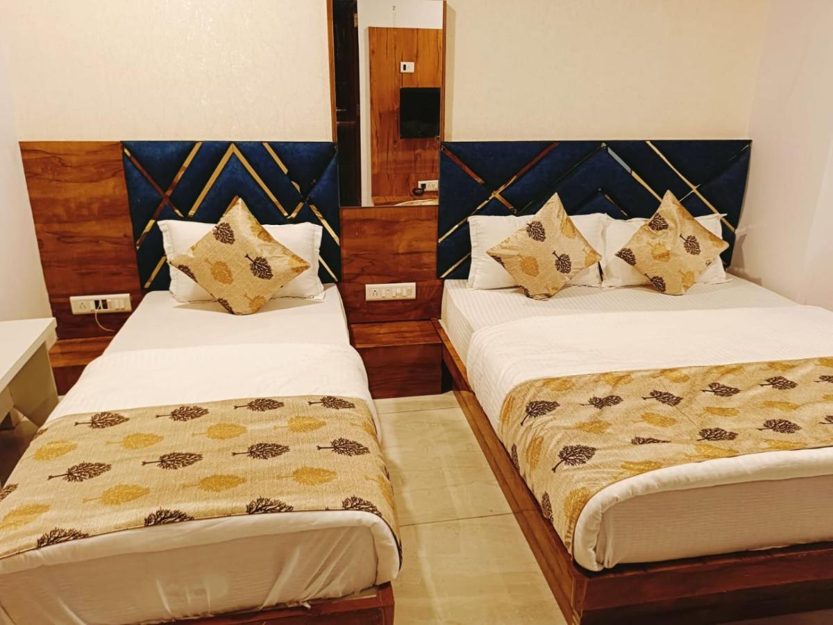ואדודרה Hotel Maan Palace מראה חיצוני תמונה