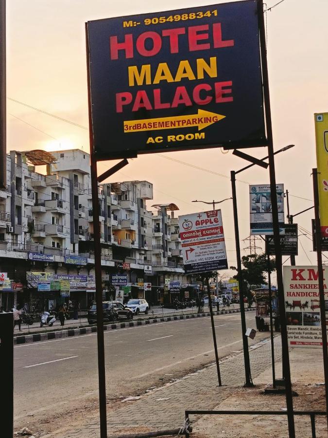 ואדודרה Hotel Maan Palace מראה חיצוני תמונה