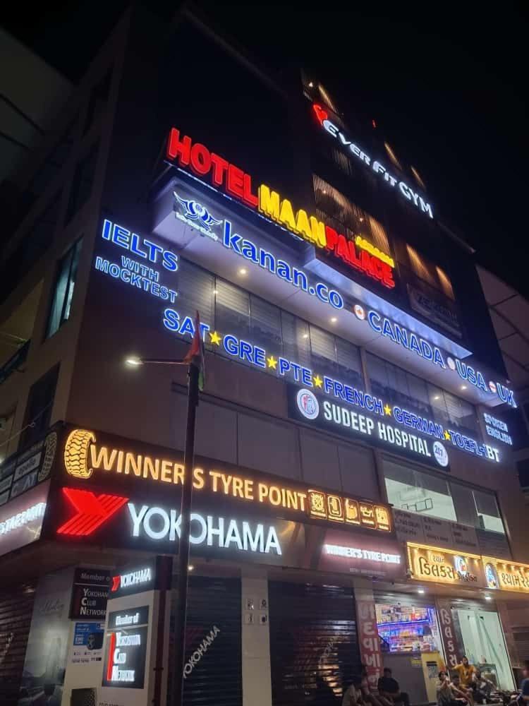 ואדודרה Hotel Maan Palace מראה חיצוני תמונה