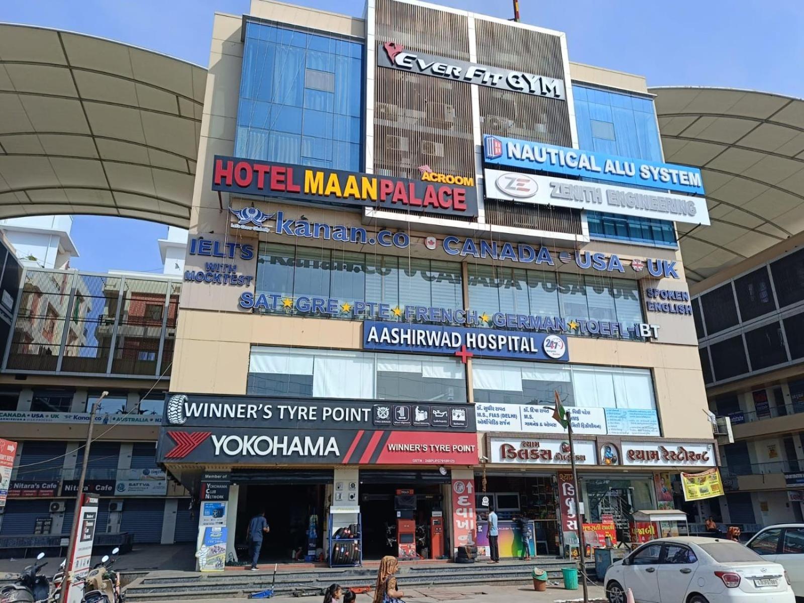 ואדודרה Hotel Maan Palace מראה חיצוני תמונה