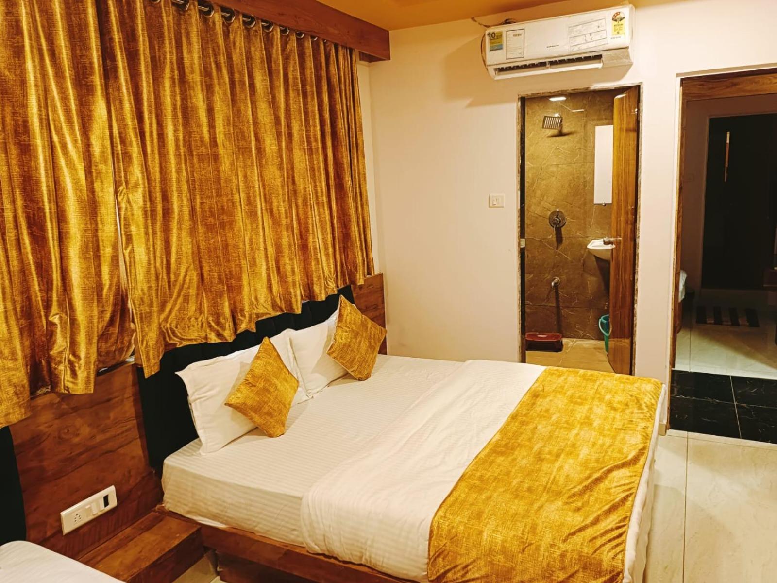 ואדודרה Hotel Maan Palace מראה חיצוני תמונה