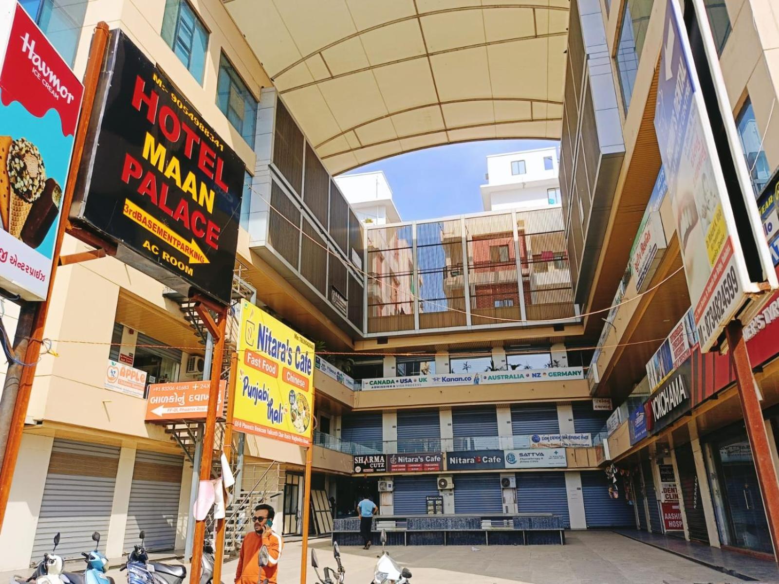 ואדודרה Hotel Maan Palace מראה חיצוני תמונה